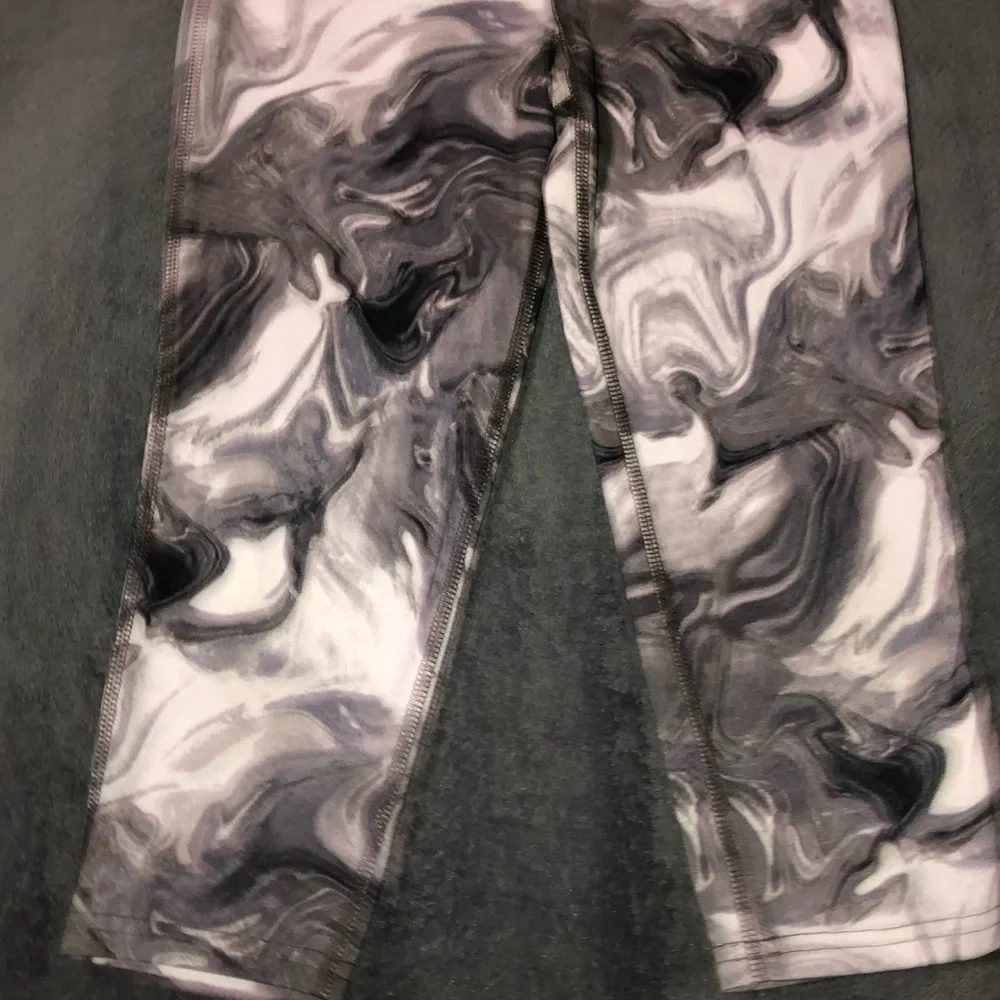 ❗️SOLD❗️C9 Champion•Black & White Marble Design Leggings - Picture 6 of 12